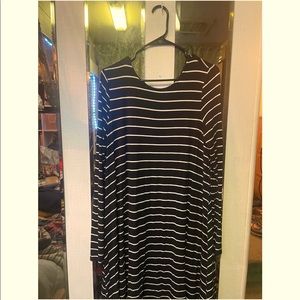 black and white long sleeve dress, size medium! good condition.